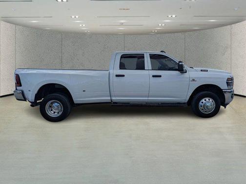 2025 RAM 3500 Tradesman Crew Cab 4x4 8' Box