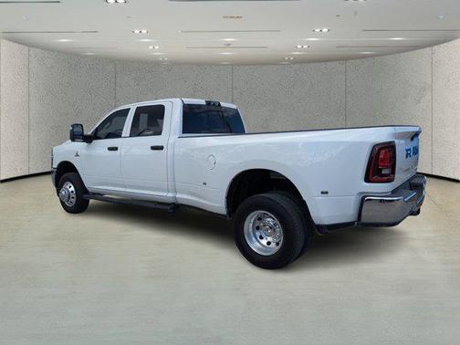 2025 RAM 3500 Tradesman Crew Cab 4x4 8' Box