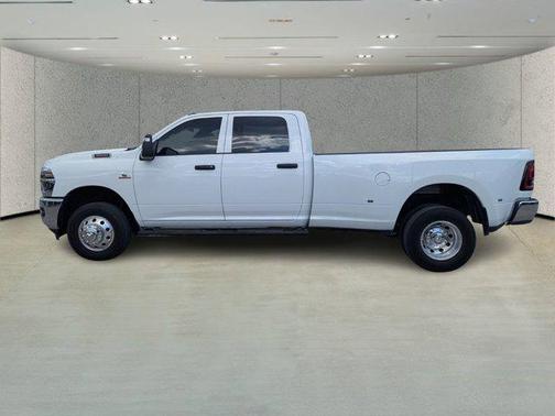 2025 RAM 3500 Tradesman Crew Cab 4x4 8' Box