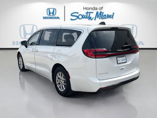 Bright White Clearcoat 2025 Chrysler Pacifica L