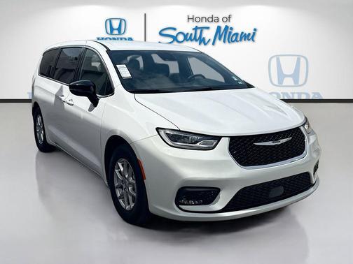 Bright White Clearcoat 2025 Chrysler Pacifica L