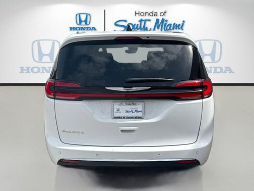 Bright White Clearcoat 2025 Chrysler Pacifica L