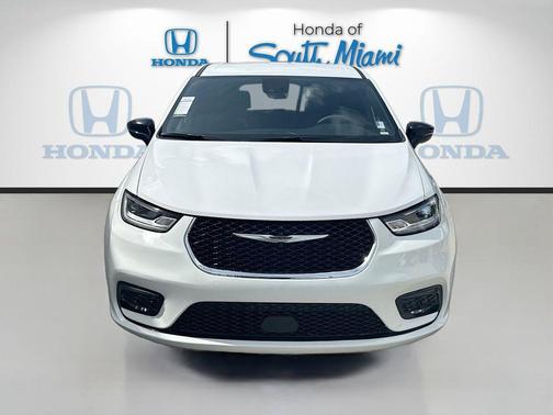 Bright White Clearcoat 2025 Chrysler Pacifica L
