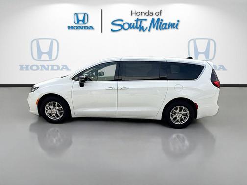 Bright White Clearcoat 2025 Chrysler Pacifica L