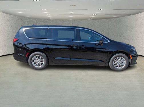 2025 Chrysler Pacifica L