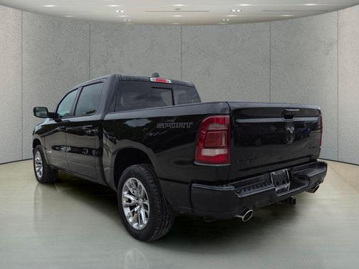 Diamond Black Crystal Pearlcoat 2023 RAM 1500 Laramie