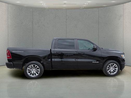 Diamond Black Crystal Pearlcoat 2023 RAM 1500 Laramie