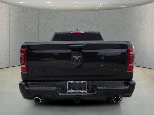 Diamond Black Crystal Pearlcoat 2023 RAM 1500 Laramie