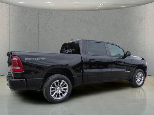 Diamond Black Crystal Pearlcoat 2023 RAM 1500 Laramie