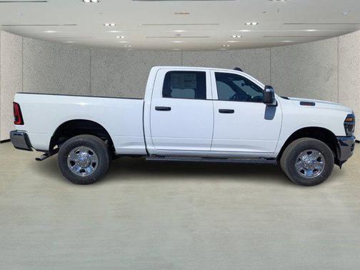 2026 RAM 2500 Tradesman Crew Cab 4x4 6'4' Box