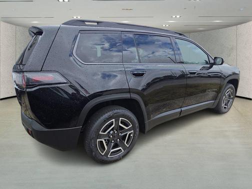 Diamond Black Crystal Pearlcoat 2026 Jeep Cherokee Limited