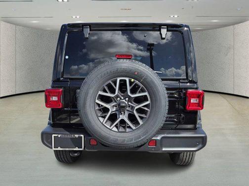 2026 Jeep Wrangler 4-Door Sahara 4x4