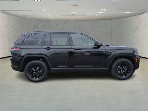 2026 Jeep Grand Cherokee Altitude