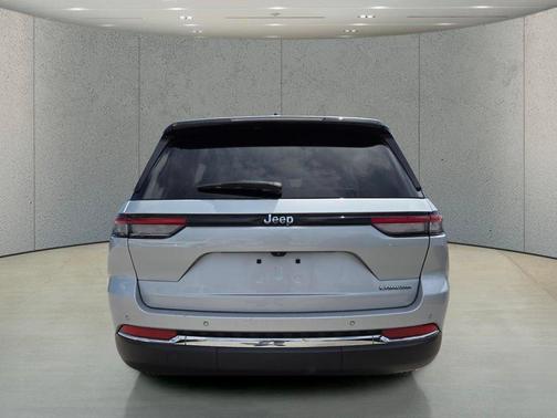 Silver Zynith 2024 Jeep Grand Cherokee Laredo