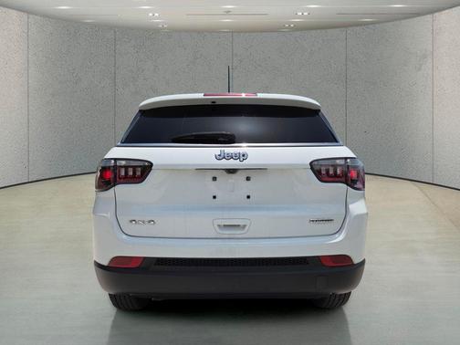 Bright White Clearcoat 2025 Jeep Compass Latitude