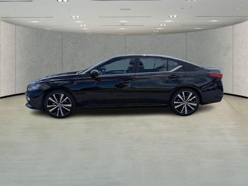 2022 Nissan Altima SR FWD