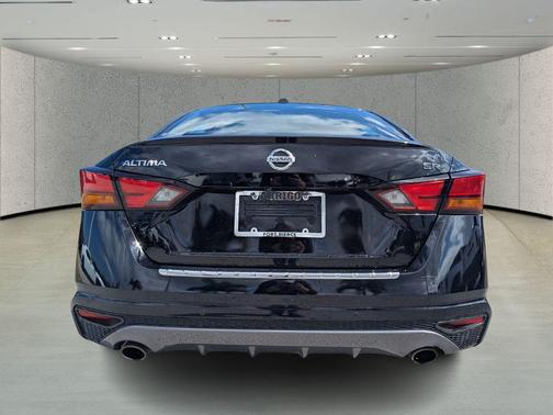 2022 Nissan Altima SR FWD