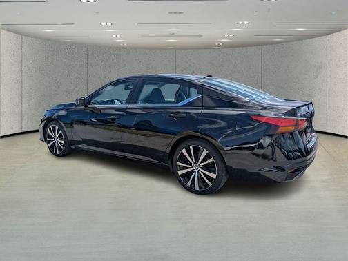 2022 Nissan Altima SR FWD