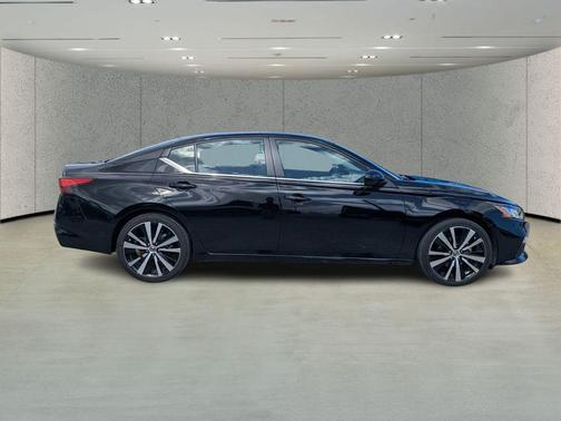 2022 Nissan Altima SR FWD