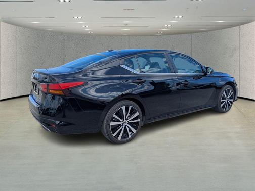 2022 Nissan Altima SR FWD