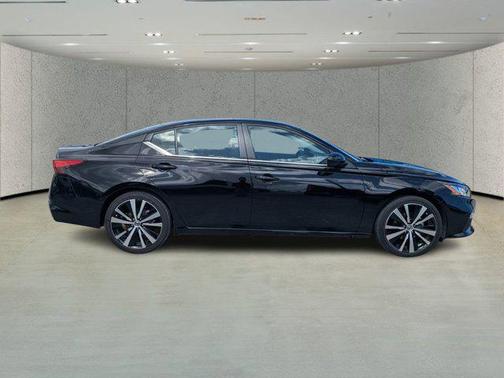 2022 Nissan Altima SR FWD