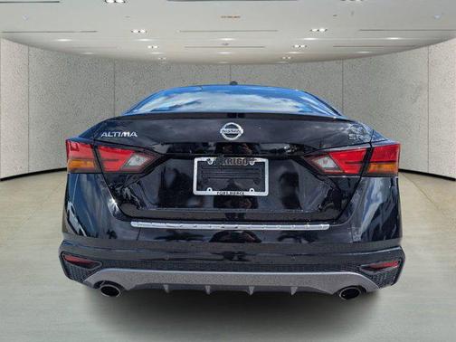 2022 Nissan Altima SR FWD