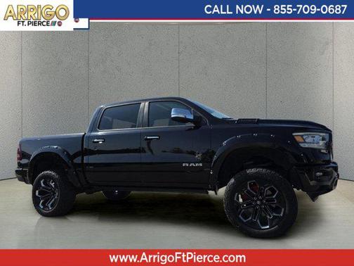 Diamond Black Crystal Pearlcoat 2022 RAM 1500 Laramie