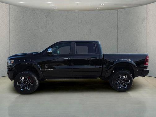 Diamond Black Crystal Pearlcoat 2022 RAM 1500 Laramie