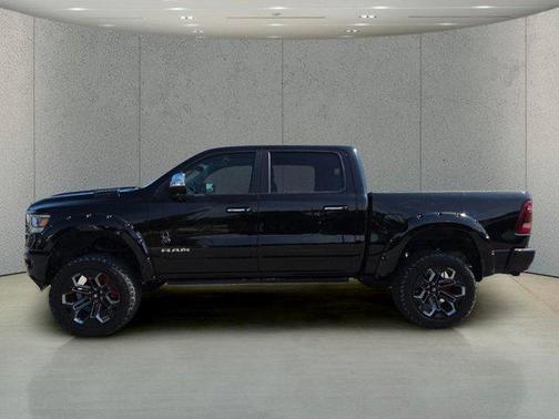 Diamond Black Crystal Pearlcoat 2022 RAM 1500 Laramie