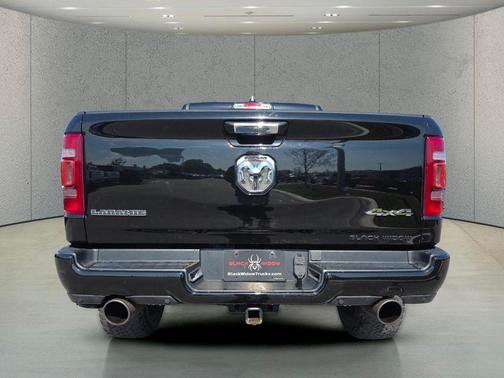 Diamond Black Crystal Pearlcoat 2022 RAM 1500 Laramie