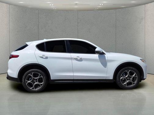 Alfa White 2023 Alfa Romeo Stelvio Sprint RWD
