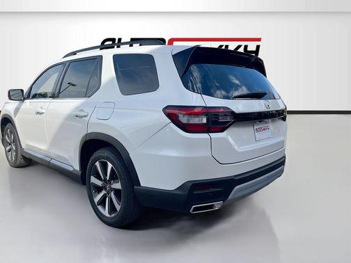Platinum White Pearl 2024 Honda Pilot Touring 8-Passenger