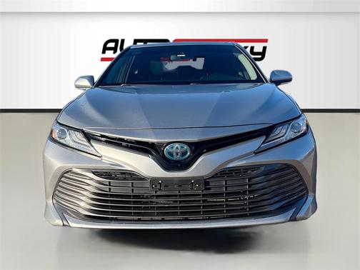 2020 Toyota Camry Hybrid XLE