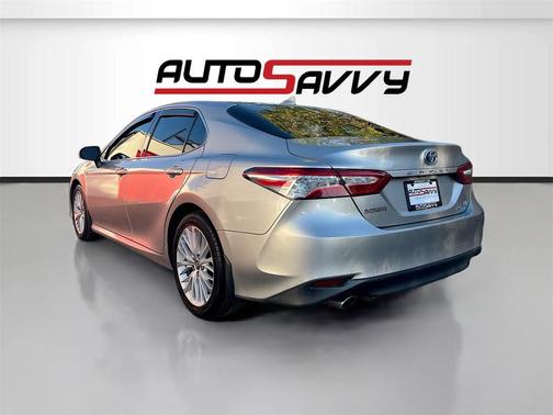 2020 Toyota Camry Hybrid XLE