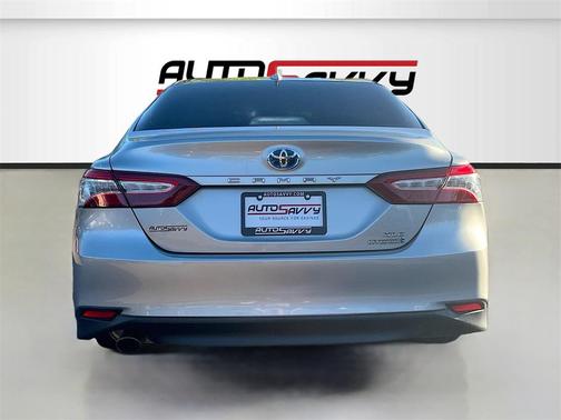 2020 Toyota Camry Hybrid XLE