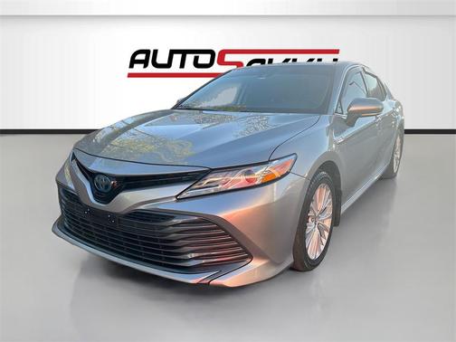 2020 Toyota Camry Hybrid XLE