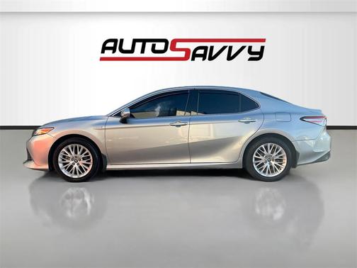 2020 Toyota Camry Hybrid XLE