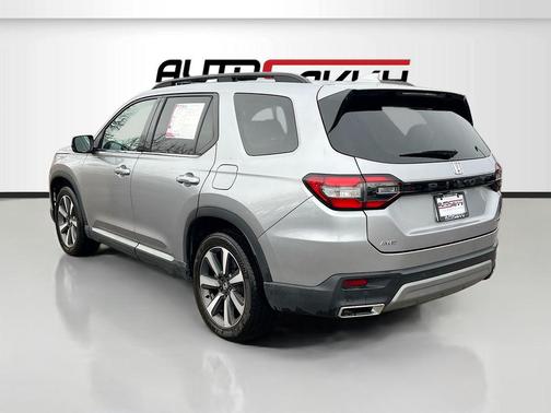 2024 Honda Pilot Touring 8-Passenger