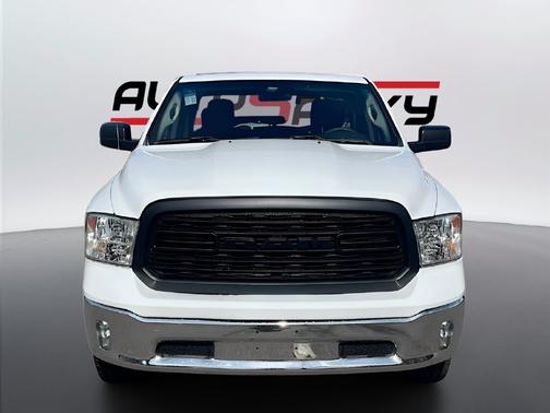 Bright White Clearcoat 2022 RAM 1500 Classic SLT