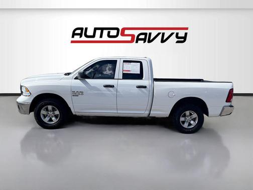 Bright White Clearcoat 2022 RAM 1500 Classic SLT
