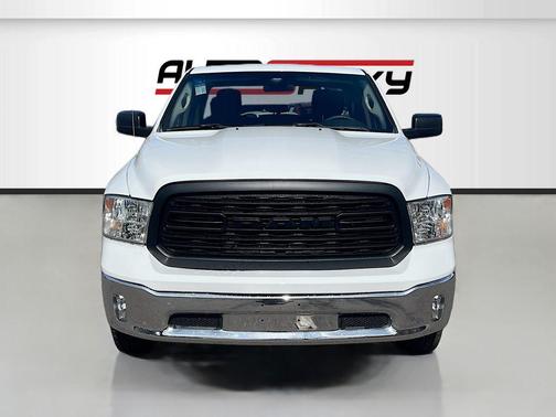 Bright White Clearcoat 2022 RAM 1500 Classic SLT