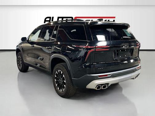 Mosaic Black Metallic 2025 Chevrolet Traverse AWD Z71