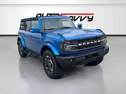 Velocity Blue Metallic 2024 Ford Bronco Outer Banks