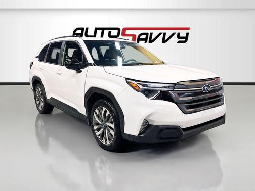 Crystal White Pearl 2025 Subaru Forester Touring