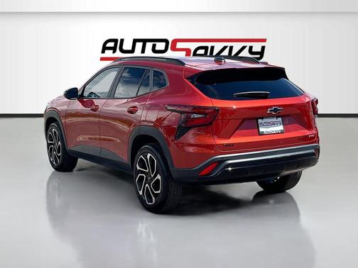 Cayenne Orange Metallic 2024 Chevrolet Trax FWD 2RS