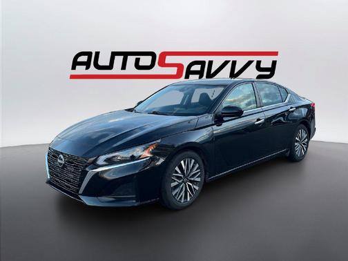 Super Black Clearcoat 2023 Nissan Altima 2.5 SV