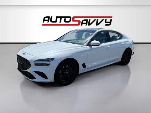 Uyuni White 2026 Genesis G70 3.3T RWD Sport Prestige