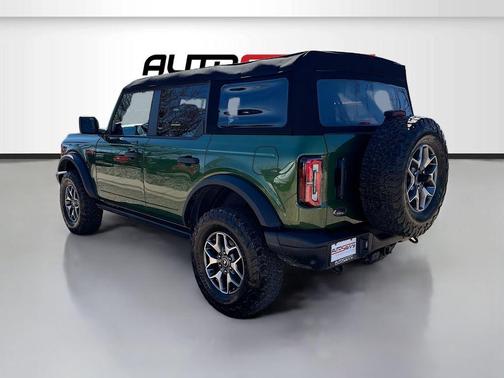 Eruption Green Metallic 2023 Ford Bronco Badlands