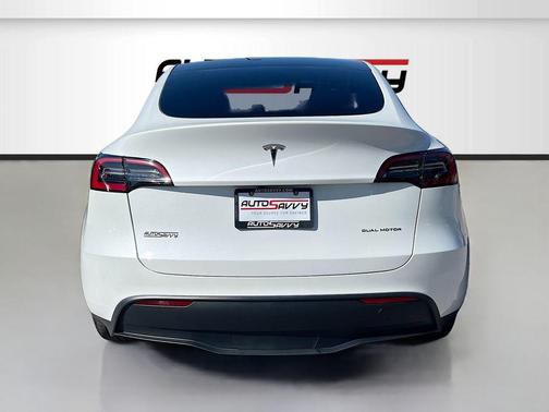 Pearl White Multi-Coat 2025 Tesla Model Y Long Range Dual Motor All-Wheel Drive