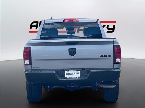 Billet Silver Metallic Clearcoat 2022 RAM 1500 Classic Warlock